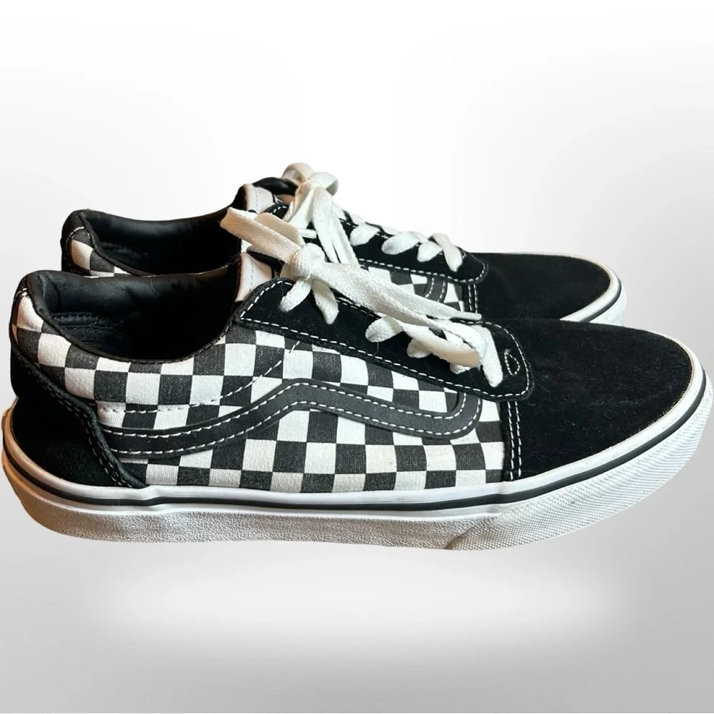 Unisex- Vans Black & White Checkered Lace-Up Sneakers – Youth Size 6
